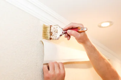 Pose de papier peint à Lion-sur-Mer — revêtements muraux et toiles de verre